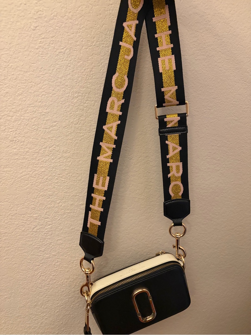 Marc Jacobs Black Snapshot Crossbody Camera Bag with Branded Strap - Picture 4 of 6